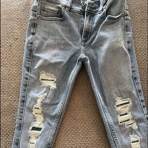 Distressed skinny jeans